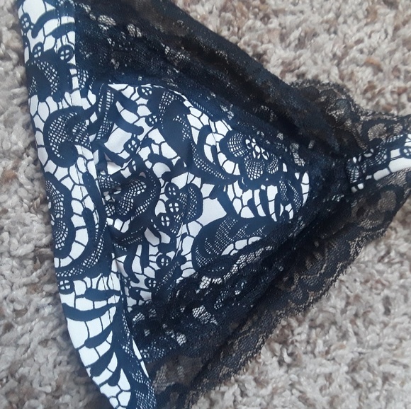 Lace triangle bikini top - Picture 2 of 3
